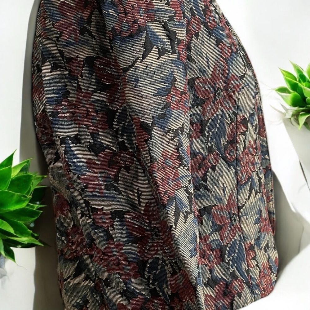 Red and Green Cropped Blazer with‎ Notched Lapels - Picture 11 of 12